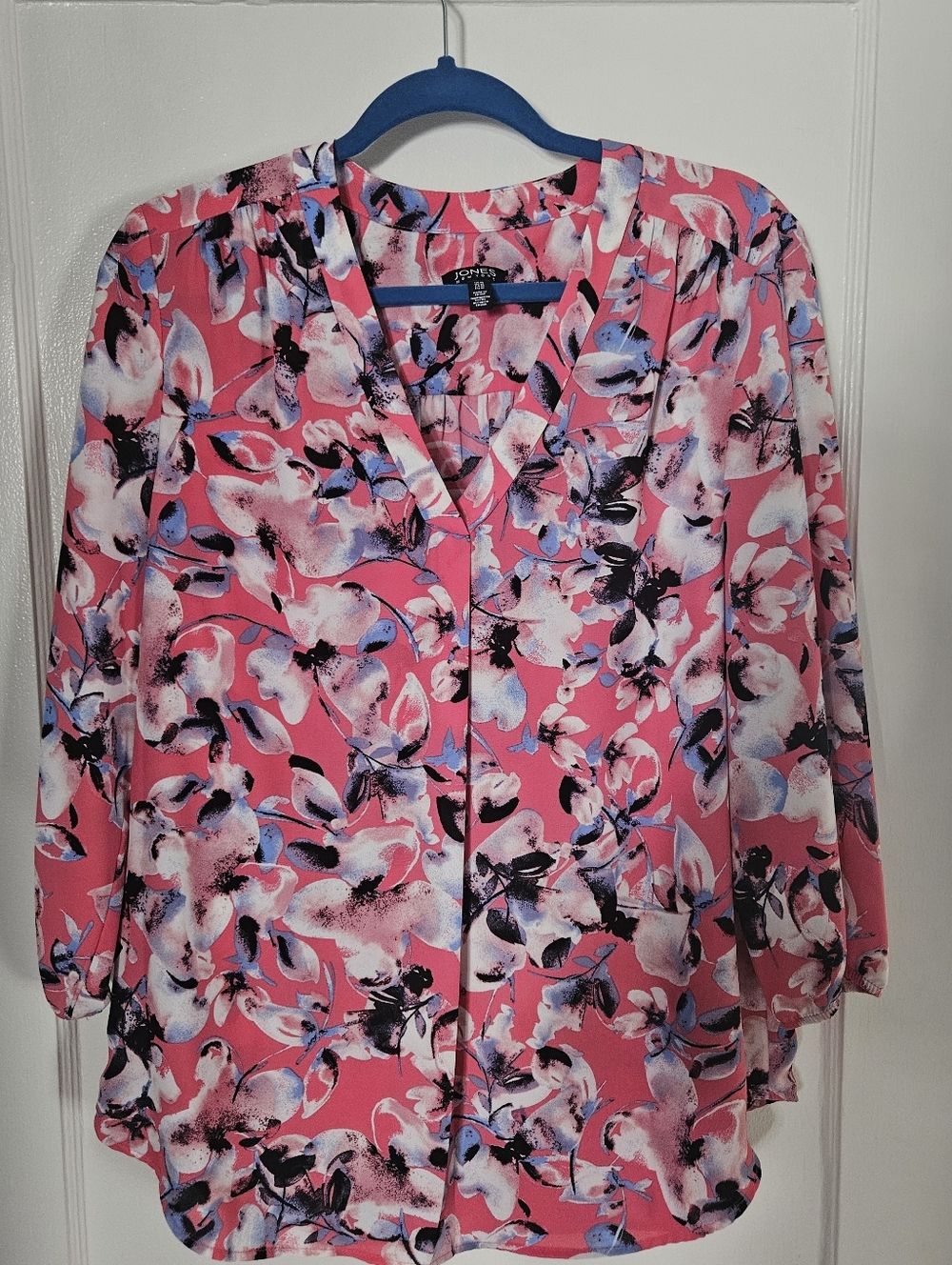 JONES NY Flowy Pink Floral Blouse - SIZE M